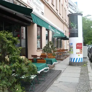 Hostel Living In The Box, Berlin