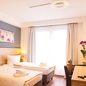Otel Blncty, Berlin